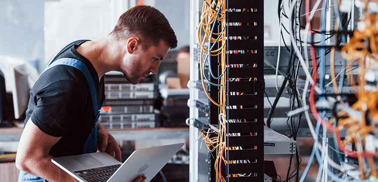 IT人材不足・属人化